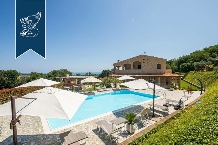 Image No.5-9 Bed Farmhouse for sale