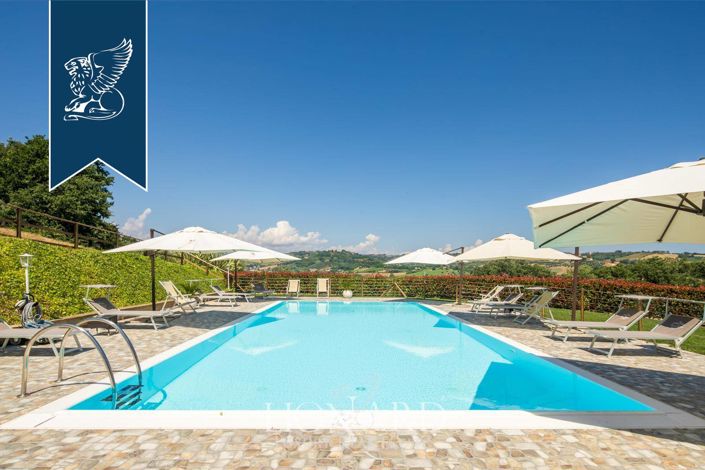 Image No.6-9 Bed Farmhouse for sale