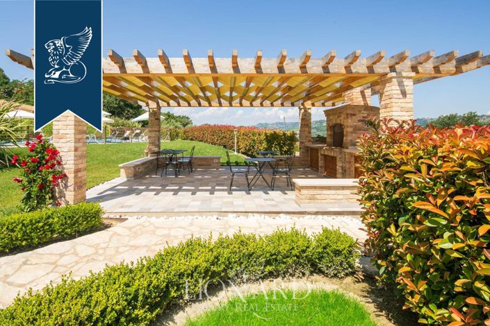 Image No.7-9 Bed Farmhouse for sale