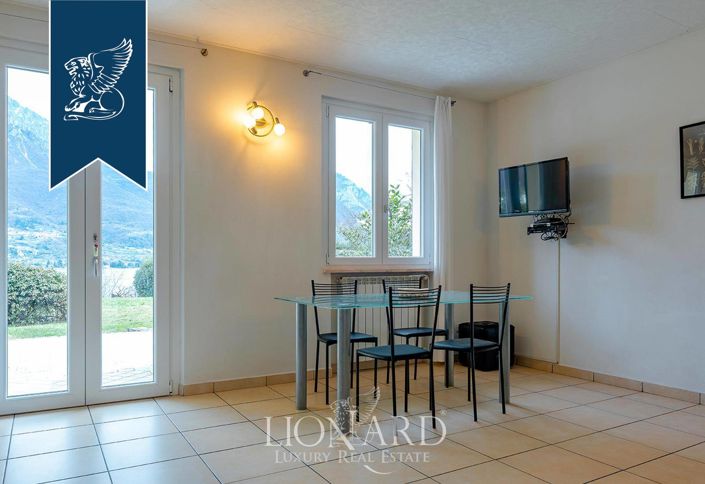 Image No.12-8 Bed Villa for sale