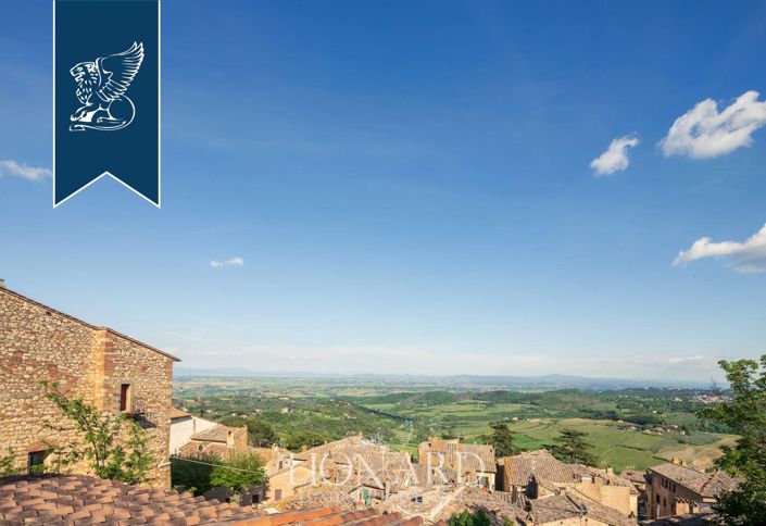 Image No.2-6 Bed Villa for sale