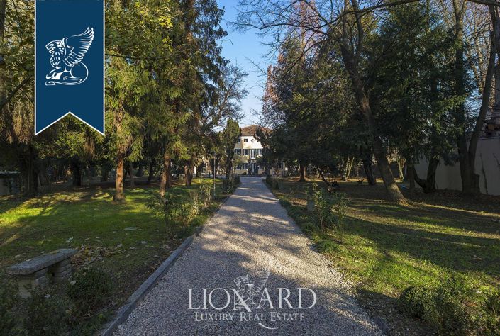 Image No.2-5 Bed Villa for sale