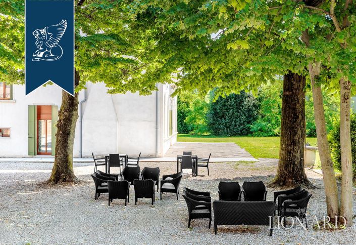 Image No.23-22 Bed Villa for sale