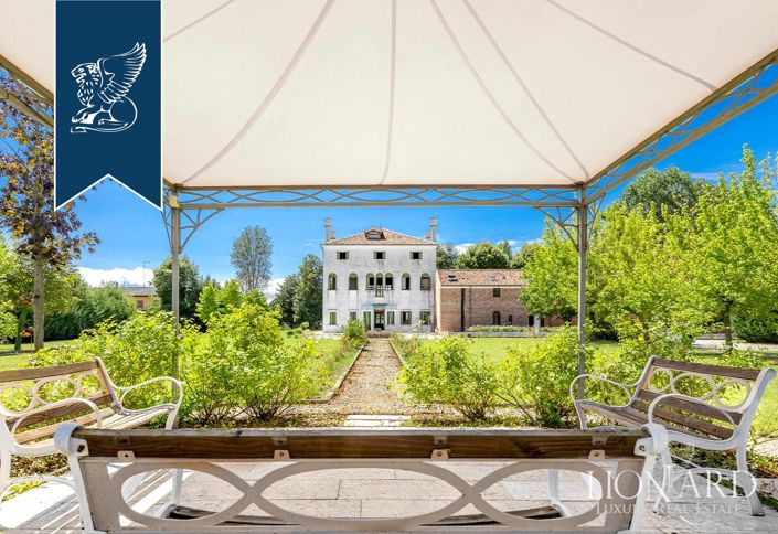 Image No.24-22 Bed Villa for sale