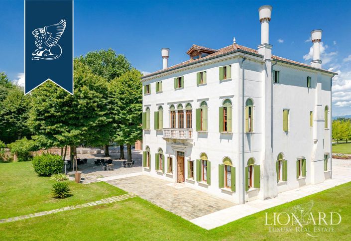 Image No.6-22 Bed Villa for sale