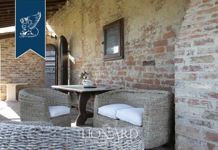 Image No.19-8 Bed Country House for sale