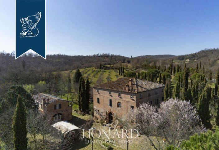 Image No.2-8 Bed Country House for sale