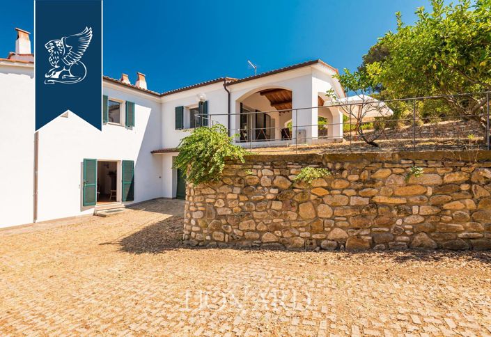 Image No.8-5 Bed Villa for sale