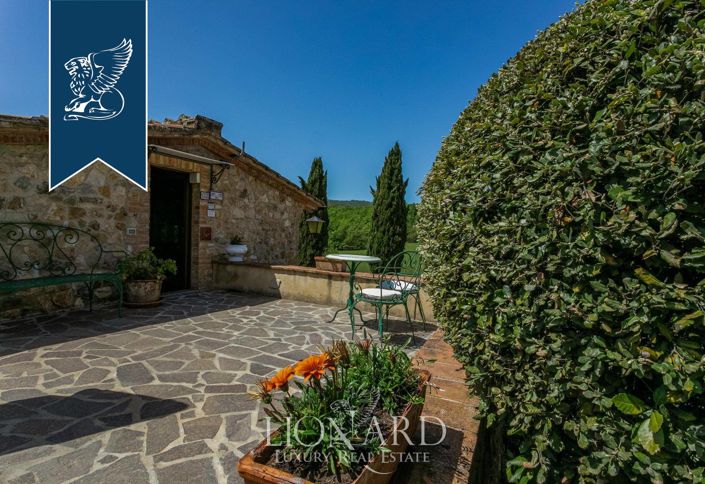 Image No.19-17 Bed Hotel for sale