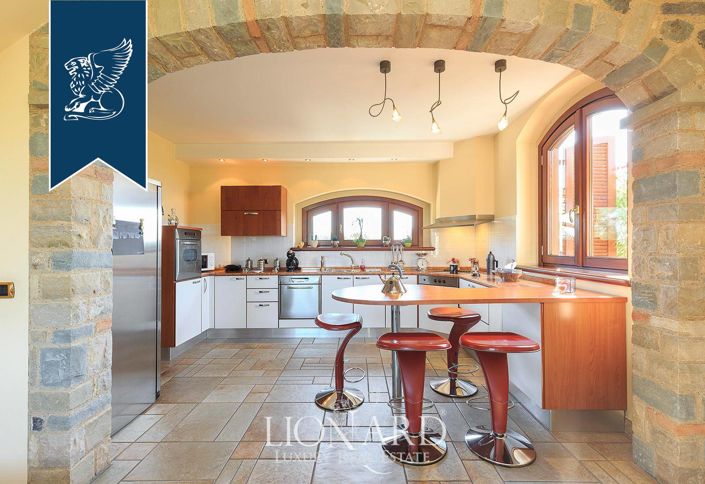 Image No.10-5 Bed Villa for sale