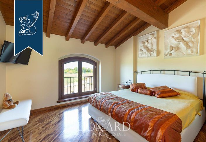 Image No.12-5 Bed Villa for sale