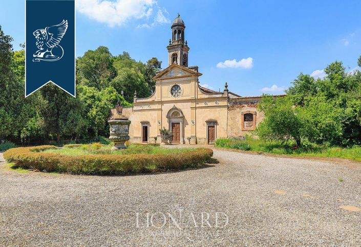 Image No.14-8 Bed Property for sale