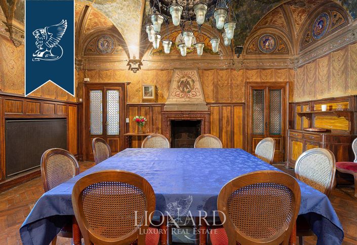 Image No.20-8 Bed Property for sale