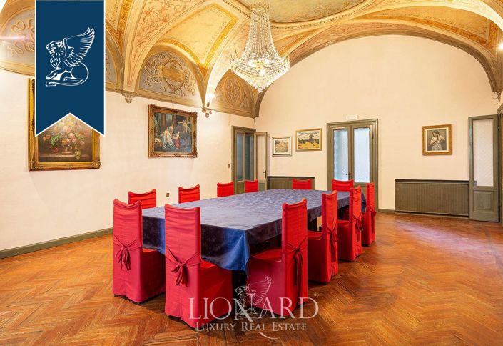 Image No.23-8 Bed Property for sale