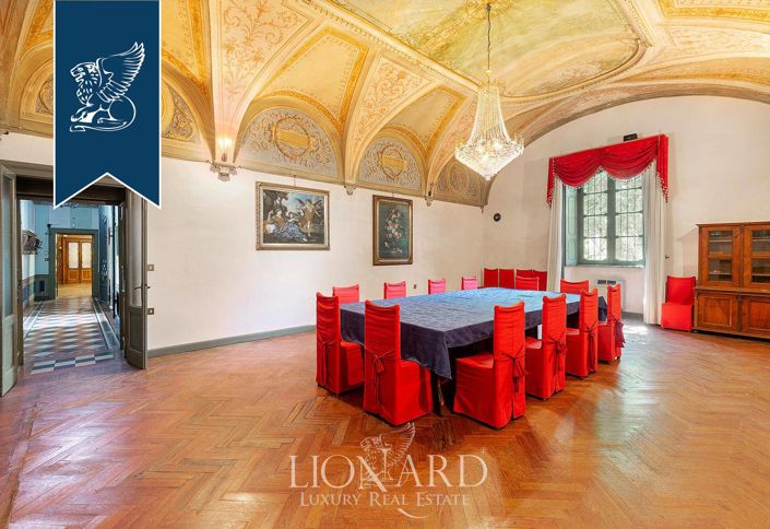 Image No.25-8 Bed Property for sale