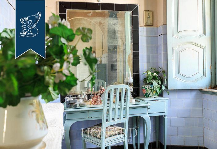 Image No.36-8 Bed Property for sale