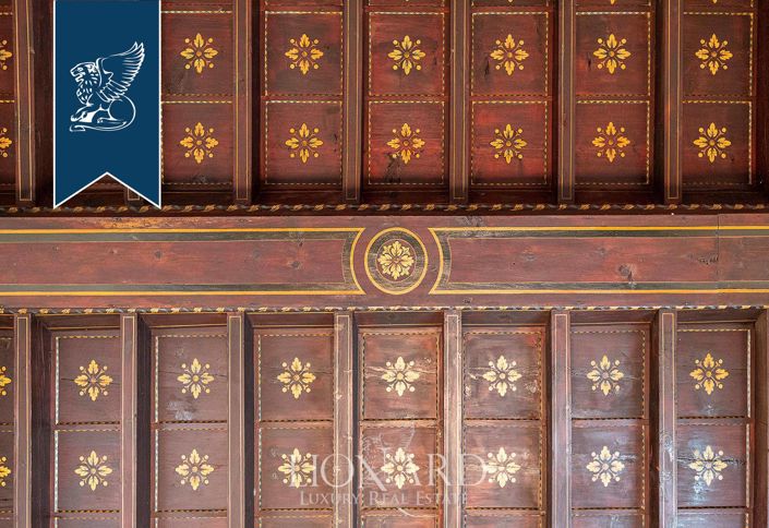 Image No.44-8 Bed Property for sale