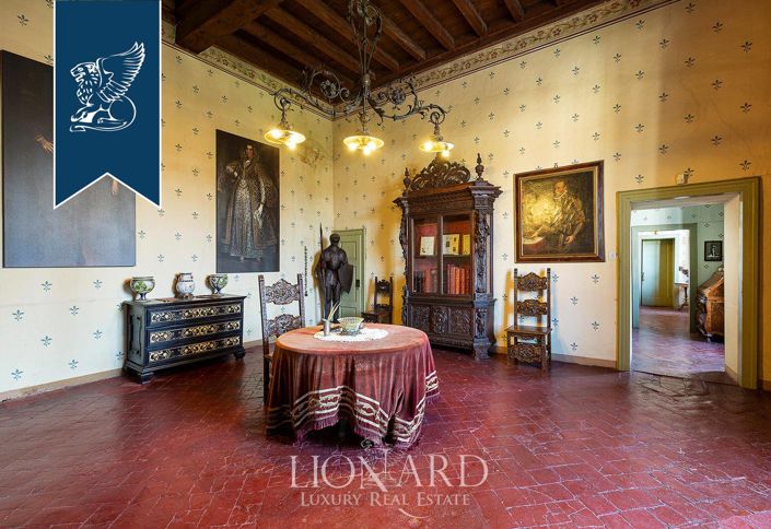 Image No.48-8 Bed Property for sale