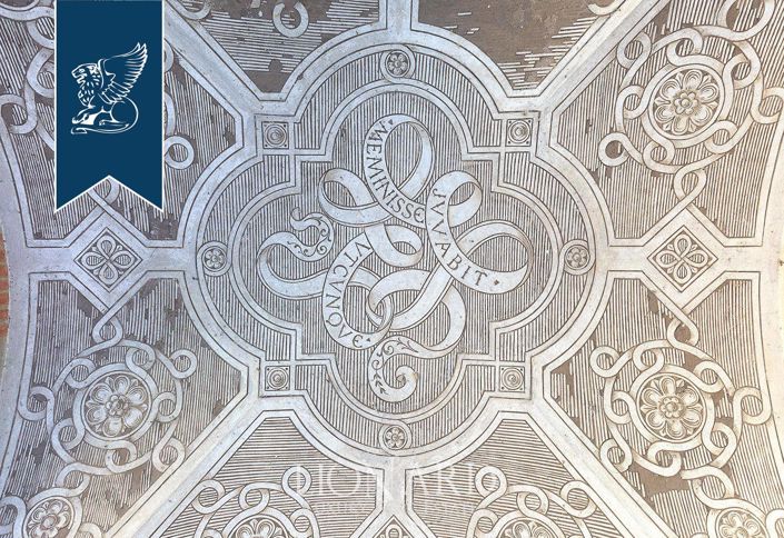 Image No.60-8 Bed Property for sale