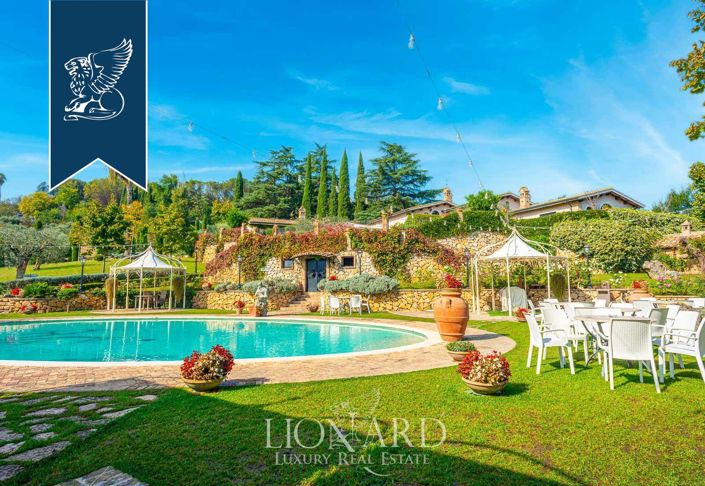 Image No.5-9 Bed Villa for sale