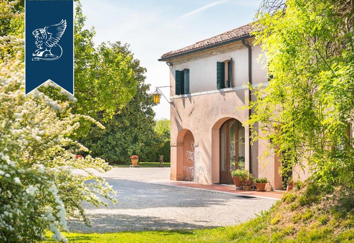 Image No.15-15 Bed Villa for sale