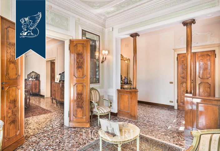 Image No.31-15 Bed Villa for sale