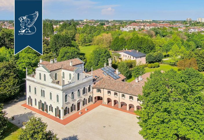 Image No.4-15 Bed Villa for sale