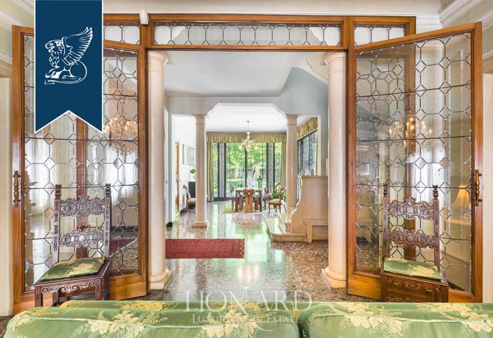 Image No.40-15 Bed Villa for sale