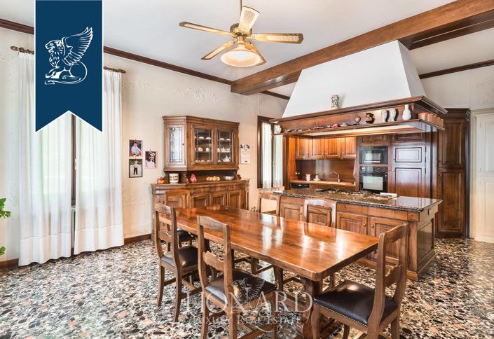 Image No.48-15 Bed Villa for sale