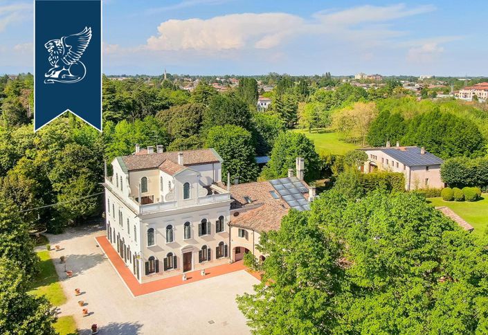 Image No.5-15 Bed Villa for sale