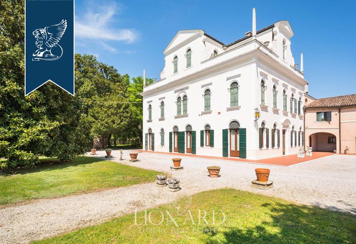 Image No.6-15 Bed Villa for sale