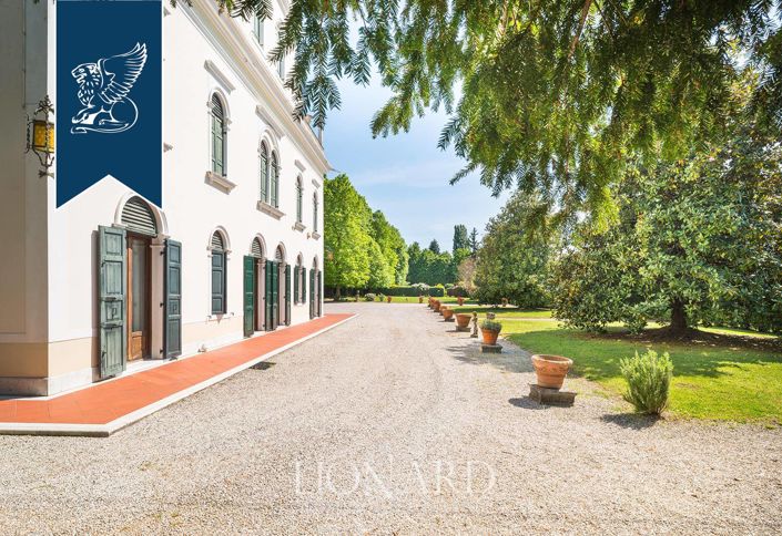 Image No.9-15 Bed Villa for sale