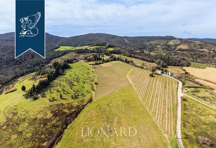 Image No.8-140 Bed Farmhouse for sale