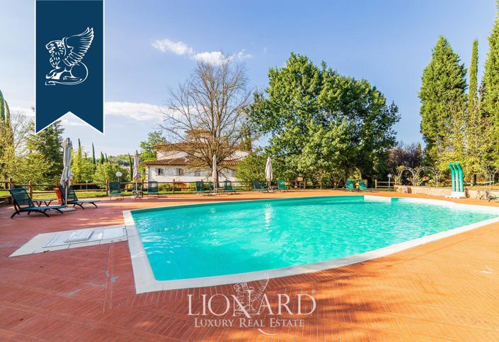 Image No.17-22 Bed Villa for sale