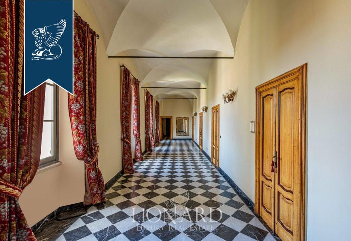 Image No.17-10 Bed Farmhouse for sale