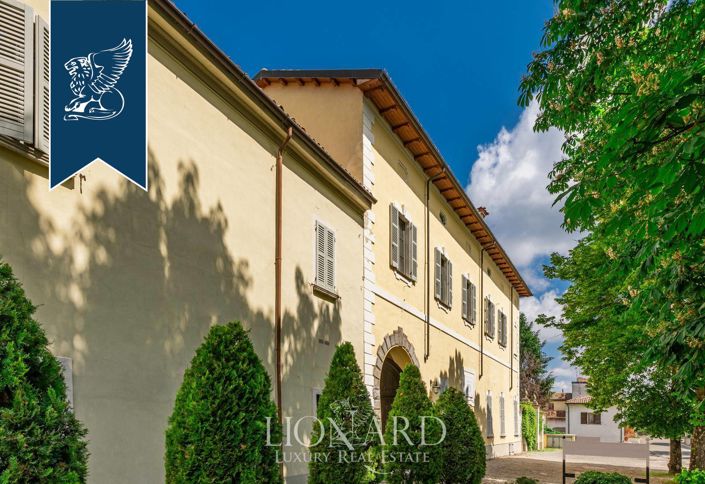 Image No.3-10 Bed Farmhouse for sale