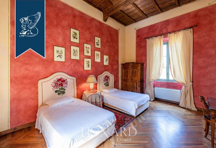 Image No.36-10 Bed Farmhouse for sale