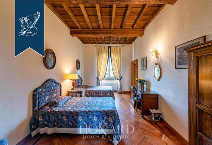 Image No.40-10 Bed Farmhouse for sale