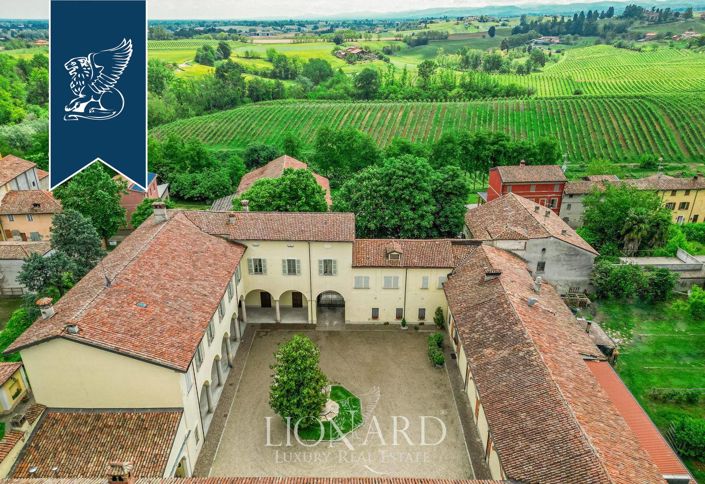 Image No.52-10 Bed Farmhouse for sale