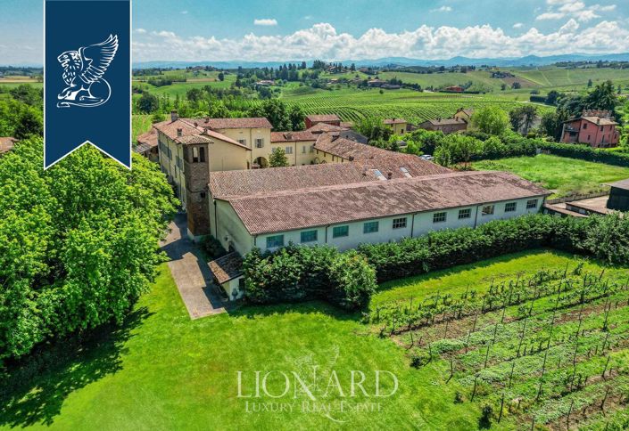 Image No.55-10 Bed Farmhouse for sale