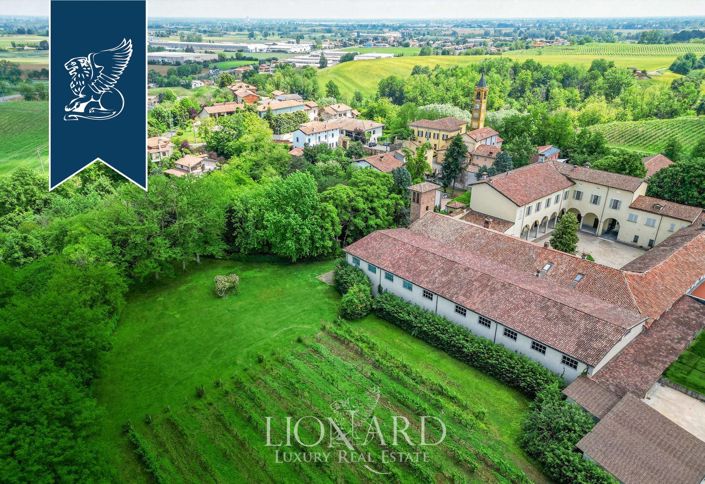 Image No.57-10 Bed Farmhouse for sale