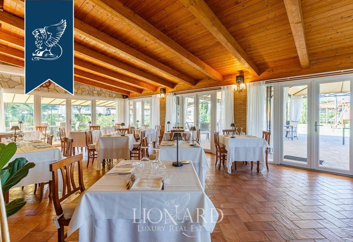 Image No.14-30 Bed Farmhouse for sale