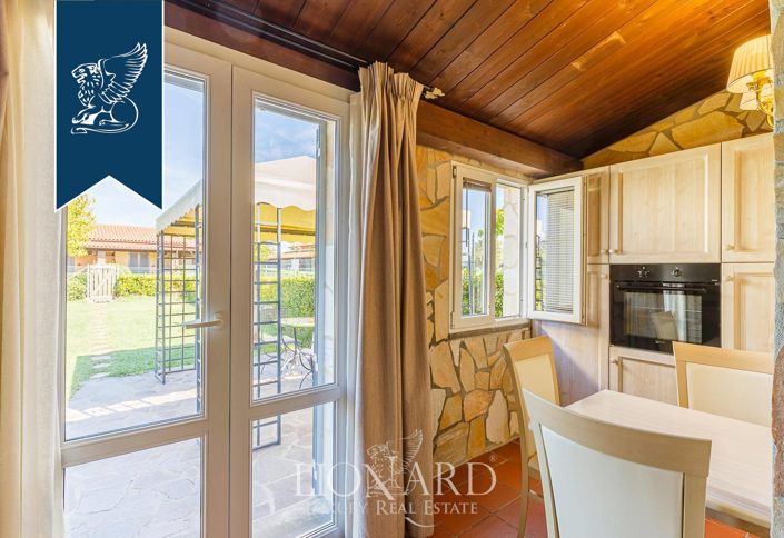 Image No.17-30 Bed Farmhouse for sale