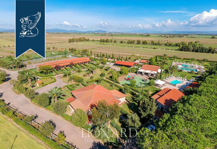 Image No.3-30 Bed Farmhouse for sale