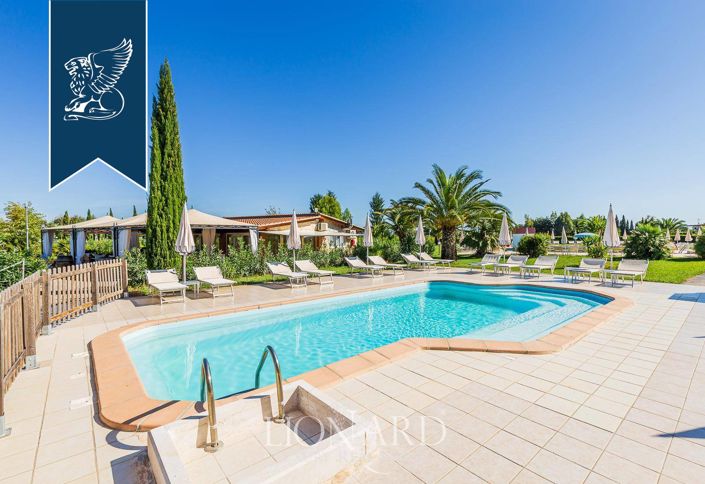 Image No.4-30 Bed Farmhouse for sale