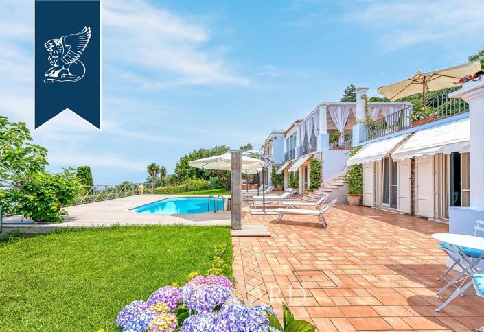 Image No.8-7 Bed Villa for sale