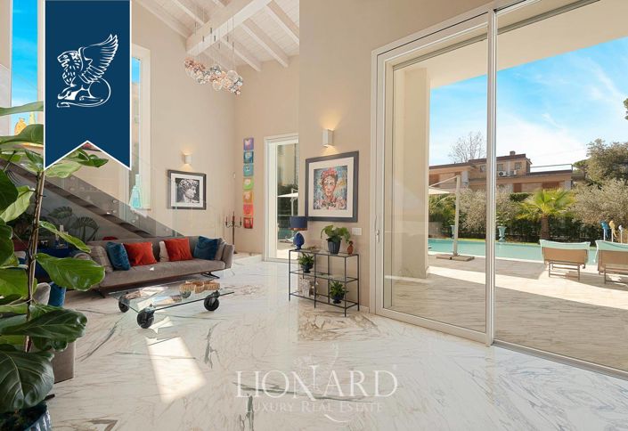 Image No.9-6 Bed Villa for sale