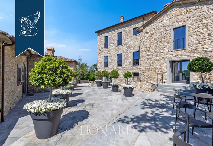 Image No.4-14 Bed Property for sale