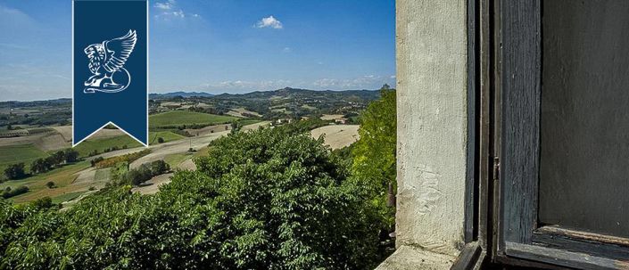 Image No.16-27 Bed Property for sale