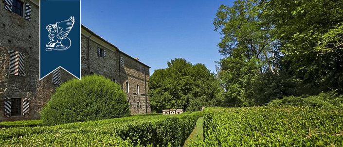 Image No.20-27 Bed Property for sale